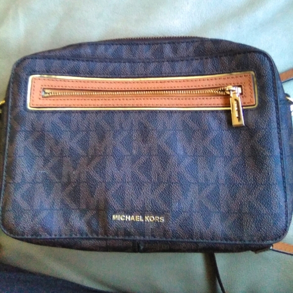 Michael kors crossbody purse - Picture 1 of 13